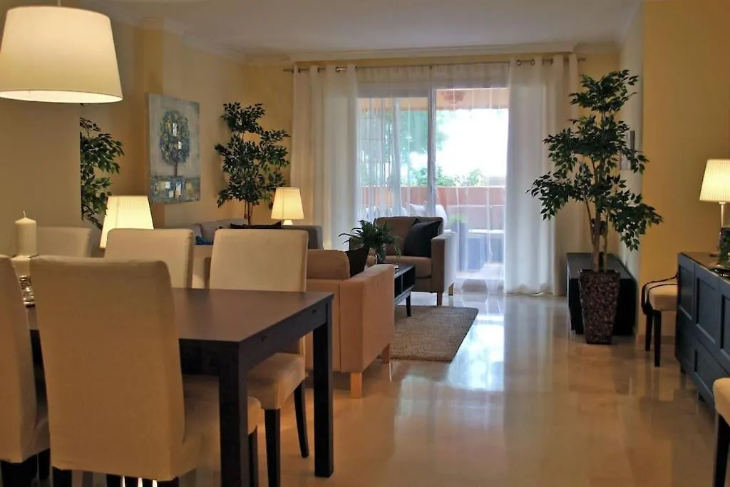 R22 Three Bed Apartment With Spa location